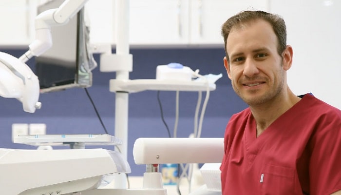 دکتر یاسین اسدی متخصص جراحی لثه و ایمپلنت